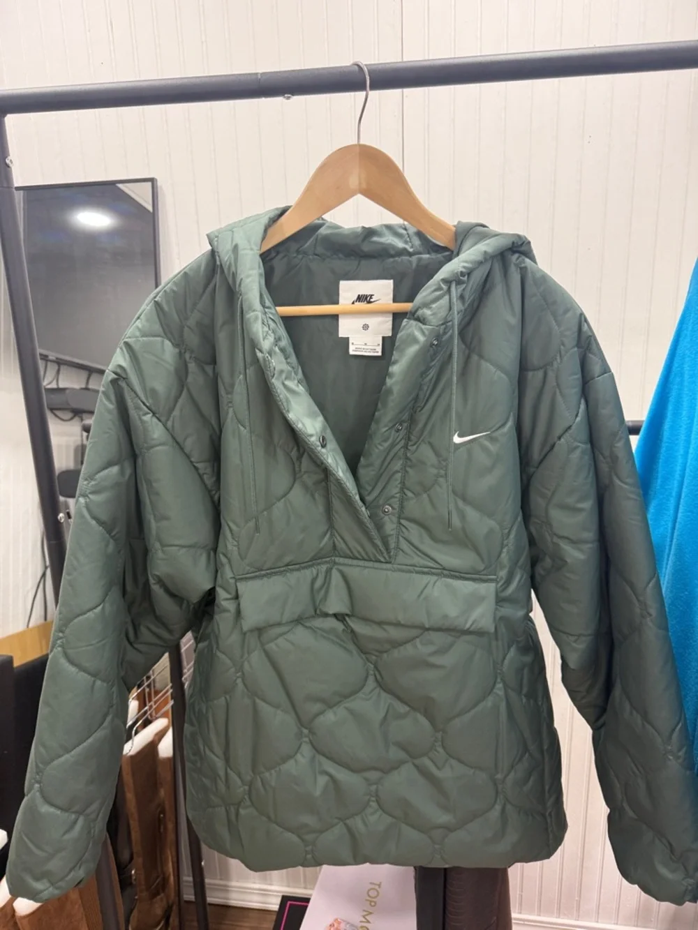 NWOT Women’s Nike Quilted Sage Green Pullover Hoodie with White Swoosh - Picture 2 of 6